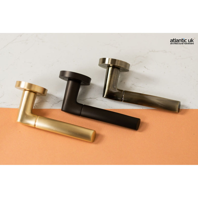 STATUS Indiana Lever Door Handle on Round Rose - Matt Black - S33RMB - Choice Handles