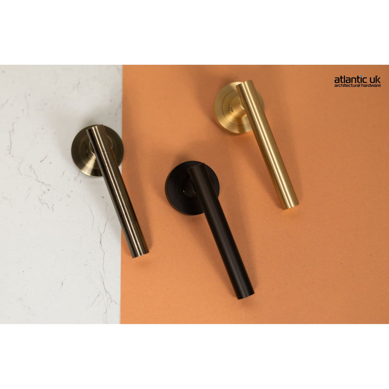 STATUS Nebraska Lever Door Handle on Round Rose - Antique Brass - S28RAB - Choice Handles