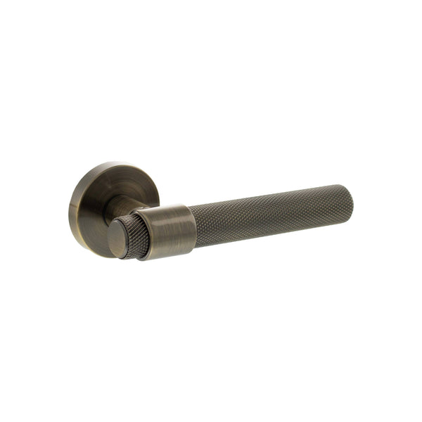 Senza Pari Andretta Knurled Lever Door Handle on Minimal Round Rose - Antique Brass - SPR160AB - Choice Handles