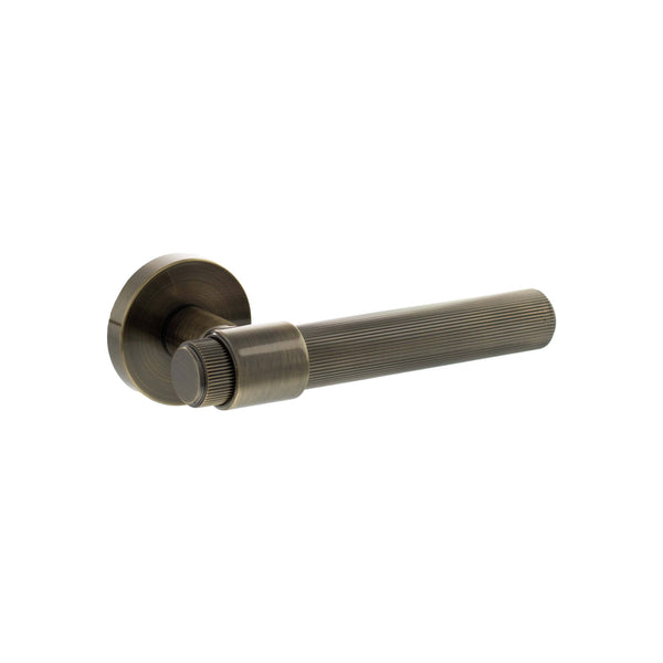 Senza Pari Fasana Linear Knurled Lever Door Handle on Minimal Round Rose - Antique Brass - SPR165AB - Choice Handles